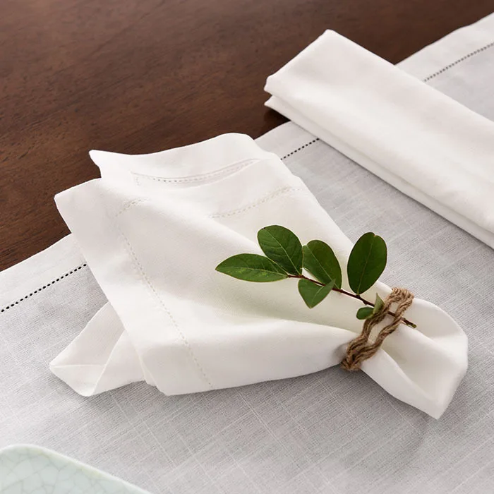 

4PCS Cotton Linen Perforated Napkin Cloth for Wedding Banquets Placemat Thread-pulling Perforation Holes Restaurant Linen Napkin