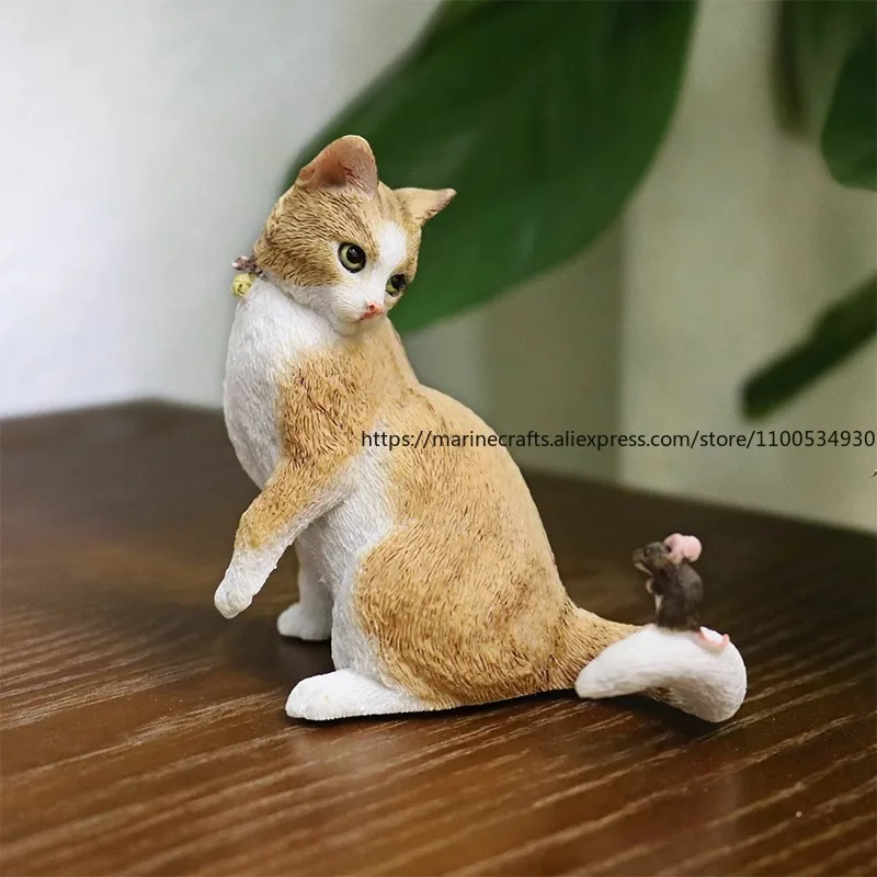 

Tom and Jerry Car Decor Realistic Yellow Cat Resin Figurine Cartoon-Inspired Dashboard Ornament Collectible Gift Animation Fans