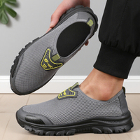 Trendy Slip on Sneaker Style Shoes Lightweight Outdoor Lawn Walking Shoes Minimalist Grid Fashion Design Slip on Travel Shoes