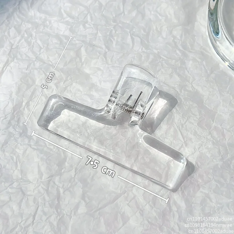 Transparent Clips Are Used for File Storage