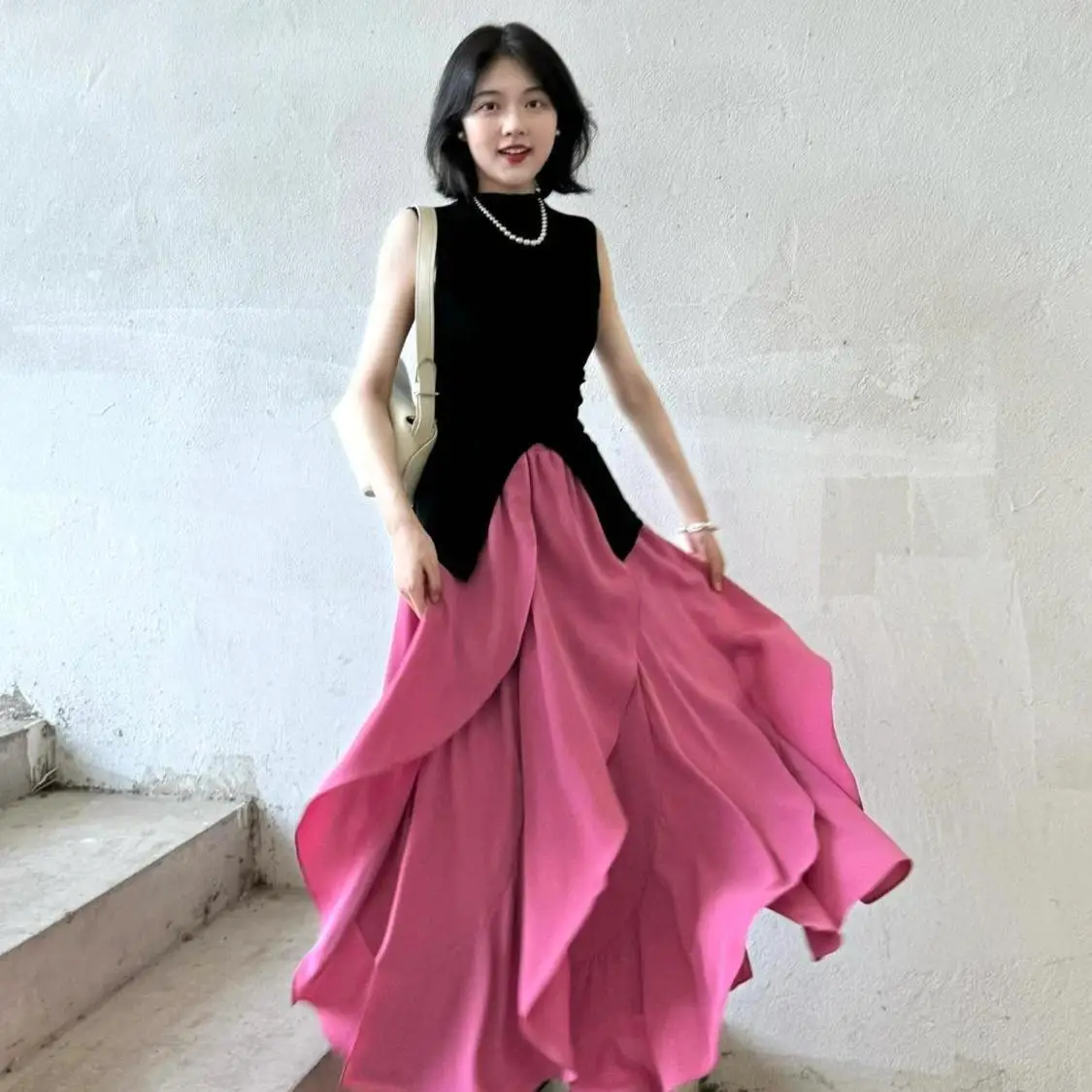 Letnia moda Temperament Kompletny zestaw nowych topów Royal Sister z wysokiej klasy nieregularnymi spódnicami Garnitur dwuczęściowy Garnitur dwuczęściowy