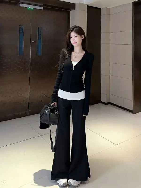 Retro American Black Long Sleeve T-Shirt Women's Slim Fit Short Style Top Spring Autumn Cotton Blend Zipper Closure V-Neck