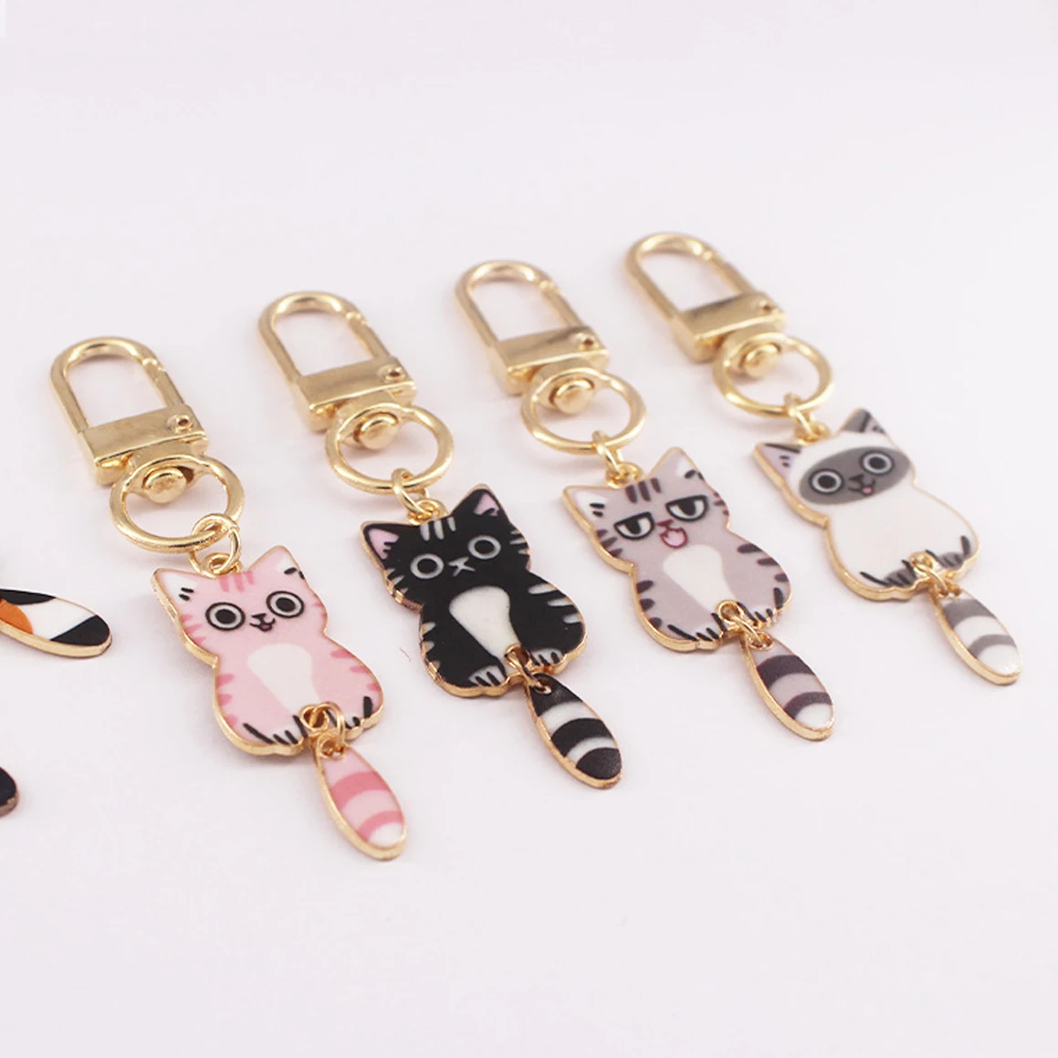 Kawaii Wagging Tail Cat Key Rings Creative Enamel Kitten Metal Keychains Earphone Case Pendant Bag Ornaments Souvenir Gifts