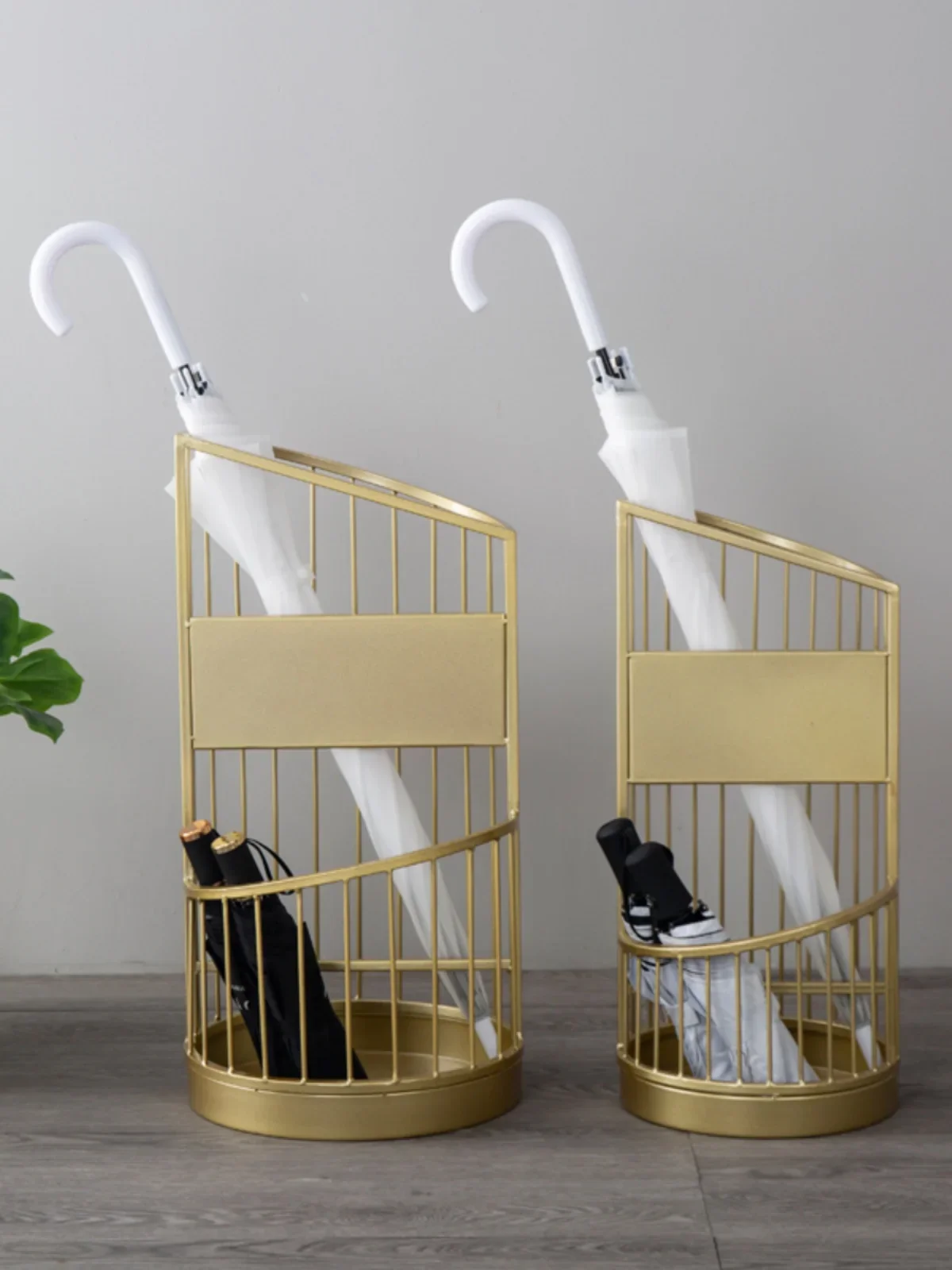 

Nordic simple and creative umbrella stand, iron art home and commercial hotel entrance bucket storage