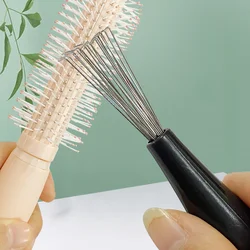 Pettine Detergente per spazzole per capelli Dispositivo per la pulizia del metallo in plastica Dispositivo per la rimozione dello strumento incorporato Maniglia per rimuovere gli groviglio Accessori per pettine per capelli Colore casuale