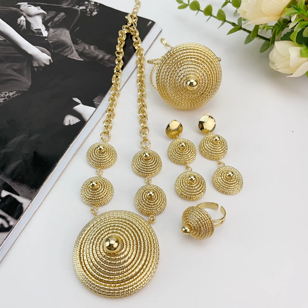 Exquisite and fashionable high-end jewelry set, suitable for various parties, brides and weddings to wearFHK15742