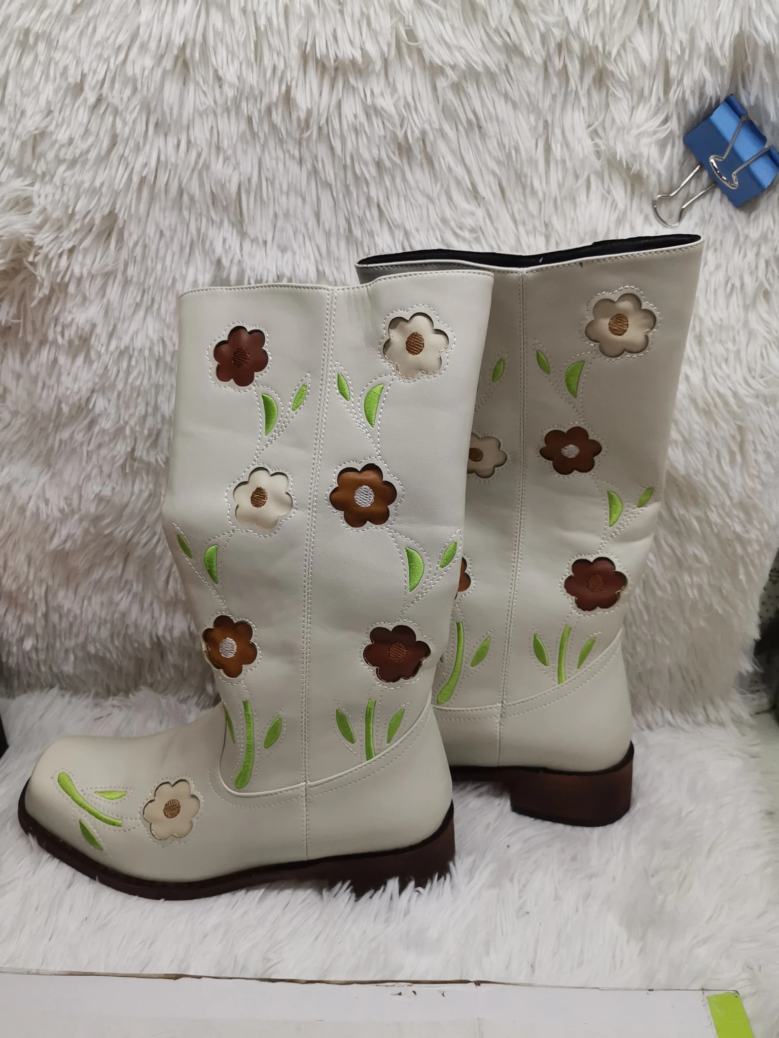 Design Floral śliczne kowbojskie buty ze skórki cielęcej Lady okrągłe Toe skóra gruby obcas buty 2023 moda kobiety drukuj buty