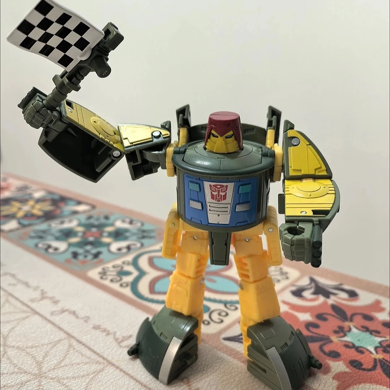 

In Stock Hasbro Transformation Toys Autobot Cosmos Legacy Deluxe Class Action Figures Robot Hobby Models Gifts Anime Figure