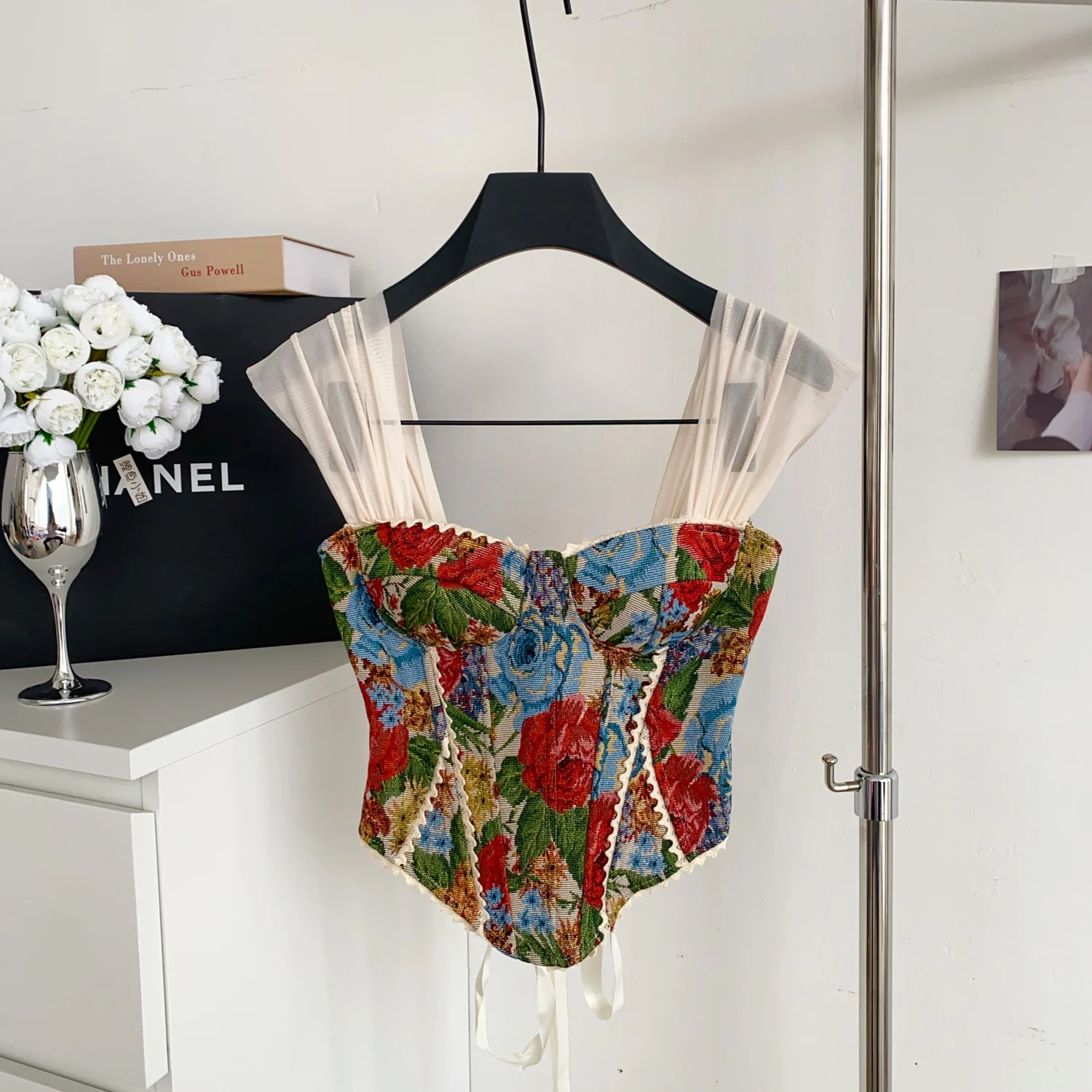 

Clothland женский сексуальный укороченный топ с цветочным рисунком, сетчатая лоскутная рубашка без рукавов на шнуровке, шикарная тонкая блузка Blusa WA341