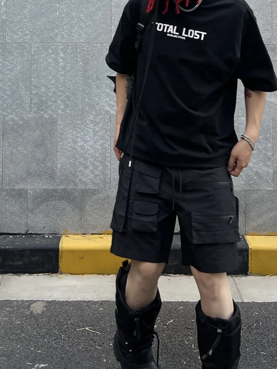 شورتات عمل غير رسمية على الطراز الأمريكي للرجال صيفية فضفاضة بتصميم خارجي شورتات عالية الشارع بخمسة جيوب للشباب نمط نشط