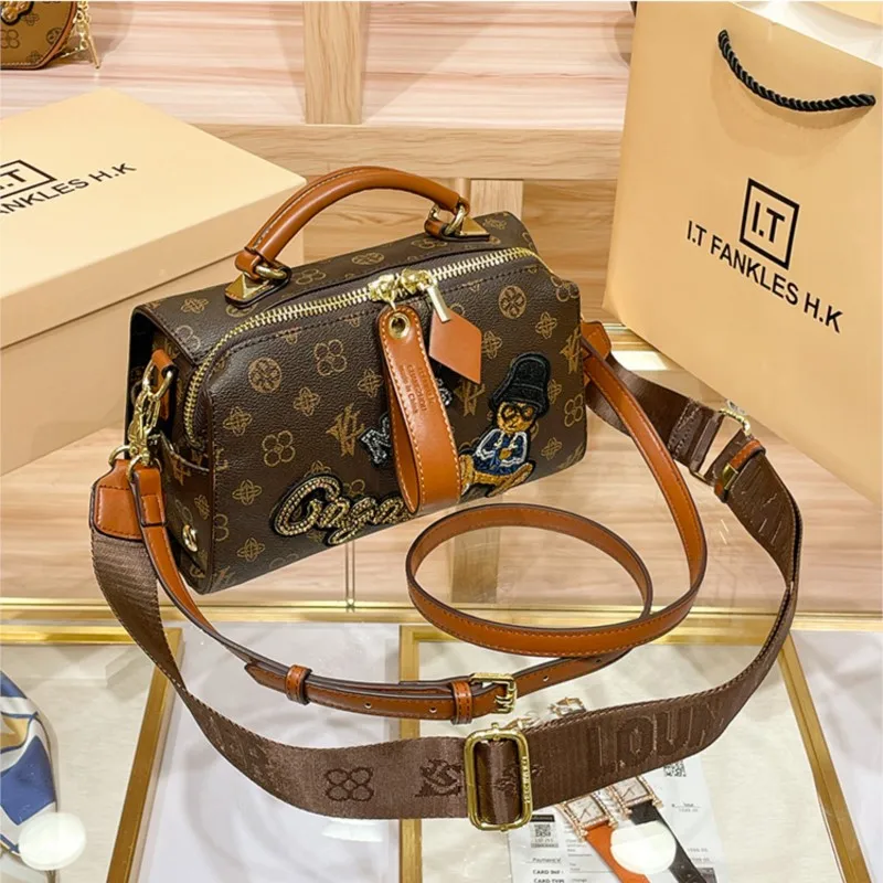 กระเป๋าถือสตรีแบรนด์หรูน้ําหนักเบา 2025 ใหม่Retroไหล่เดี่ยวhigh-end Designerบอสตันเย็บปักถักร้อยการ์ตูนCrossbodyกระเป๋า