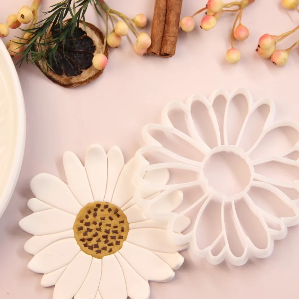Vintage Plastic Daisy Flower Polymer Clay Cutter 10cm Floral Jewelry Cutting Tool for Earrings Resin Wax Crafts  Mould  Tools