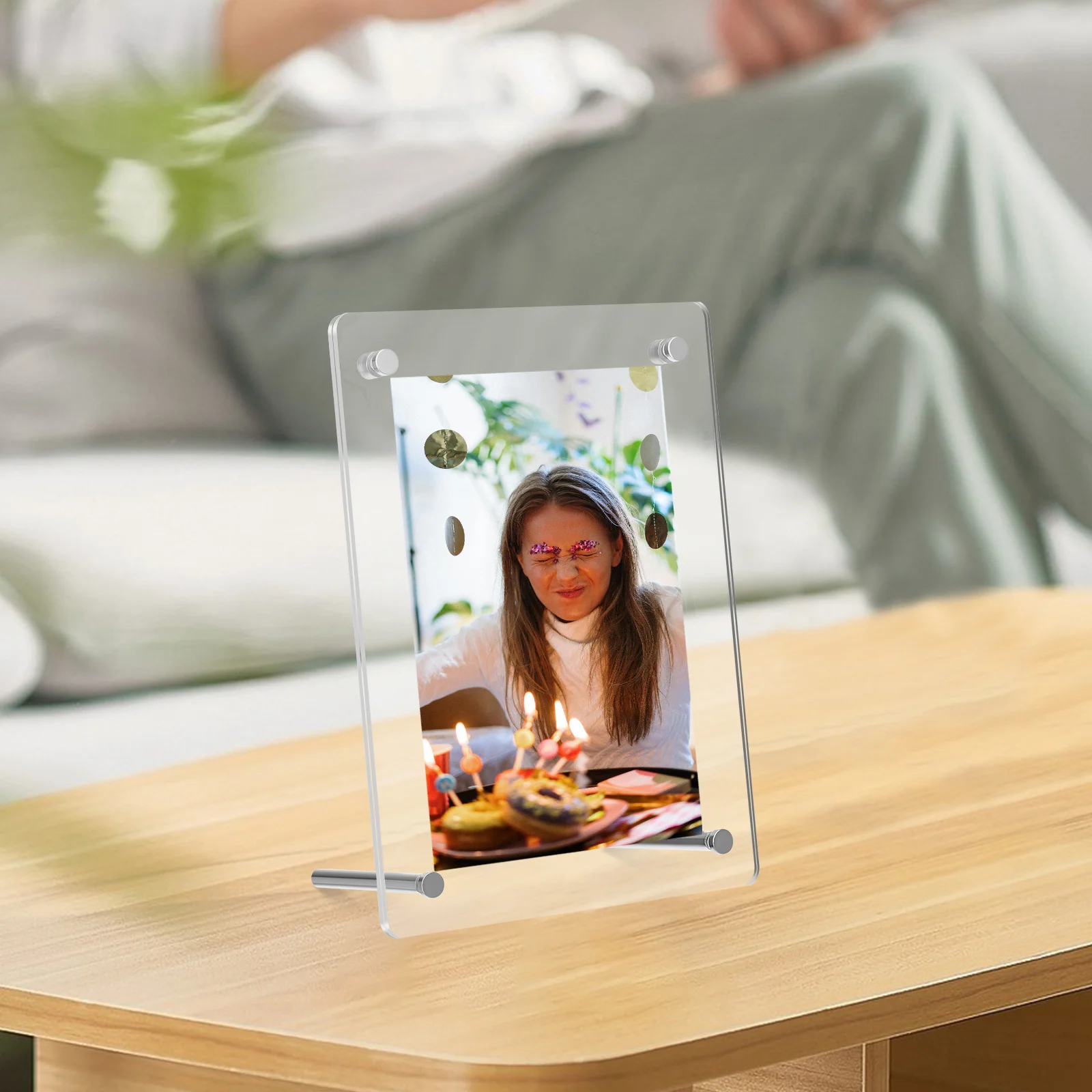 

2Pcs Clear Plastic Picture Frames Transparent Tabletop Photo Frame for Cards Posters Mini Images Scratch Resistant Modern