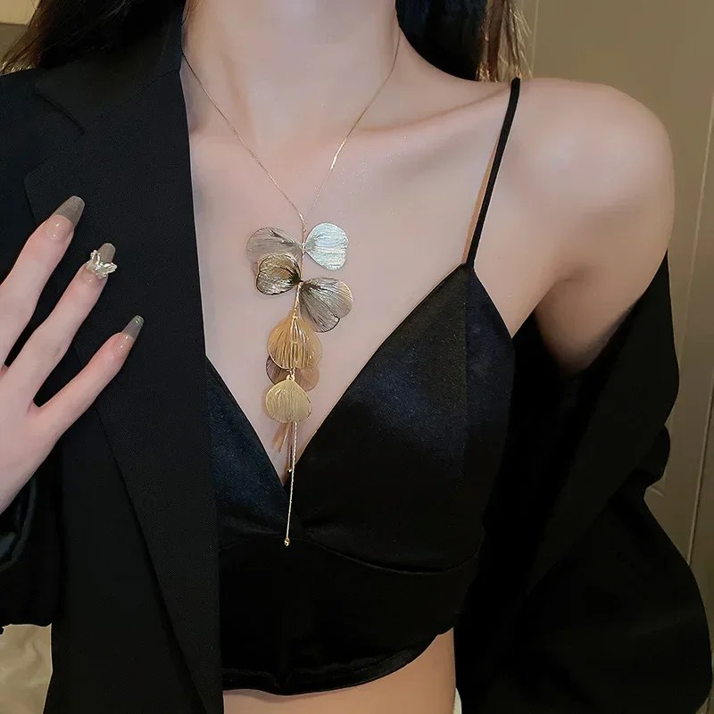Metal Style Hollow Heart Fringe Pendant Necklaces for Women Retro Simple Advanced Temperament Collarbone Chains Delicate Jewelry image 3