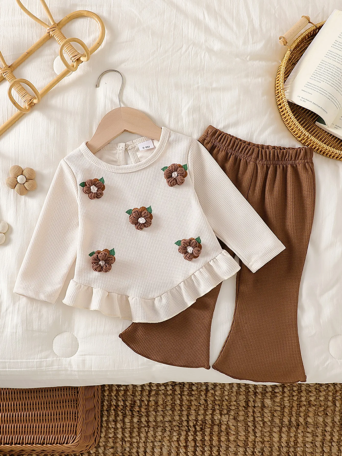 Baby girl two-piece autumn and winter printed round neck long sleeved ruffled T-shirt and elastic waisted brown bell bottom pant
