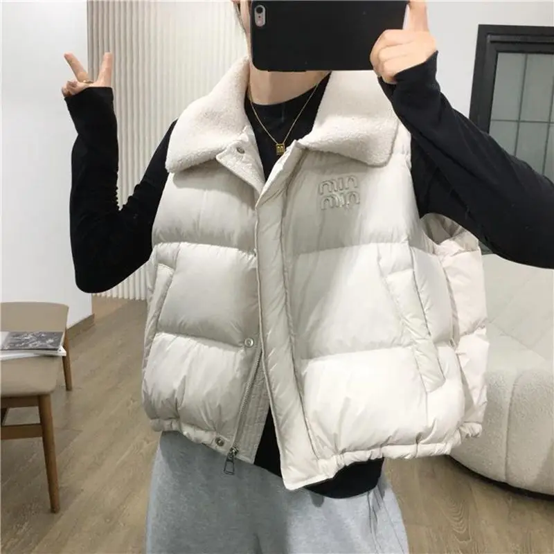

2025 Autumn Winter New Short Versatile Cotton Vest Sleeveless Cotton Clothing Stand Collar Design Horse Clamp Jacket American
