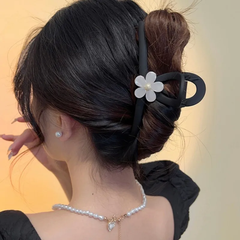 Hochwertige, mattierte Haarspange mit Blumenrücken des Kopfes für Frauen – Detail 5