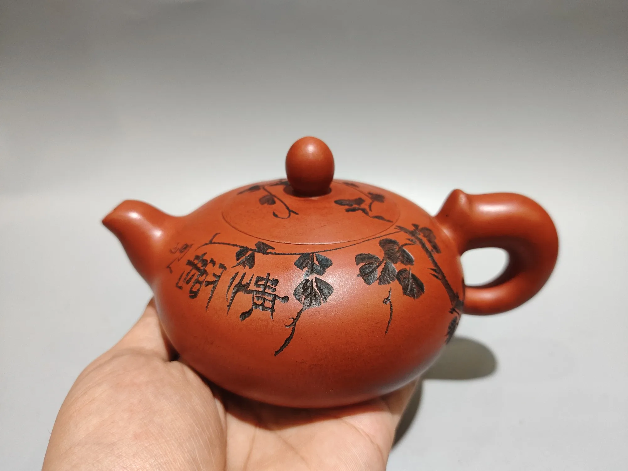 Yixing Teapot Purple Clay Pot Raw Red Clay engraving leaf pattern Squirrel Tail Handle Pot Kettle Teapot Pot Tea Tasting