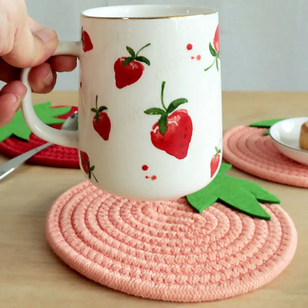 

2pcs Cute Strawberry Shape Placemats Woven Heat-Resistant Table Placemat Non-Slip Kitchen Dining Pad Coaster Home Decor Cotton