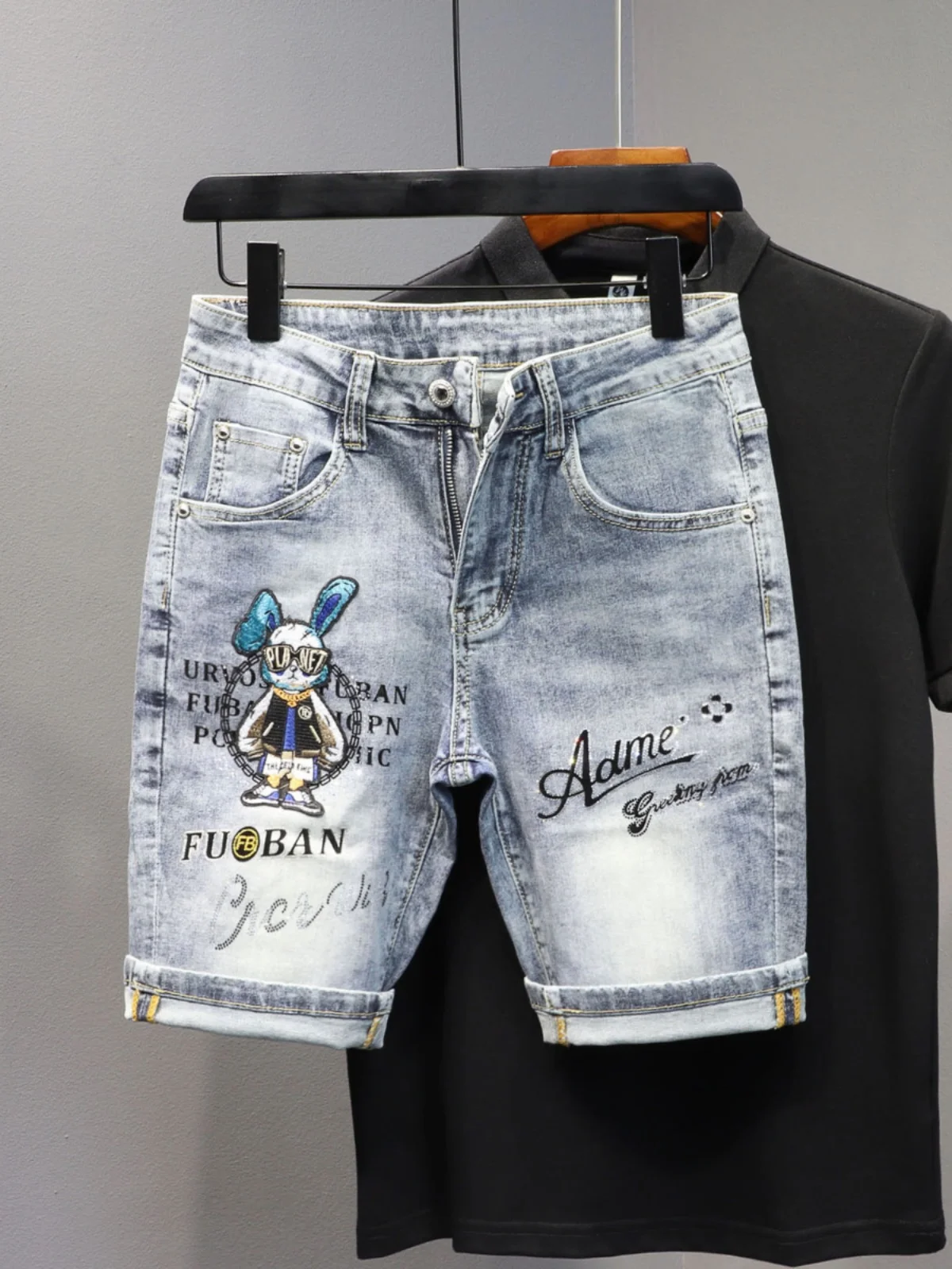 

Летние мужские джинсовые шорты Slim Fit с модным принтом и вышивкой, тонкие, хлопковые, эластичные, повседневные, длиной до колена, трендовые