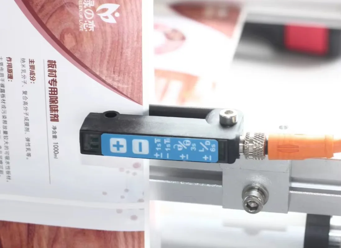 Semi Automatic LT-82 Roller Labeling Machine   Motor Driven for Square Bottle Two Three Side Special Shape