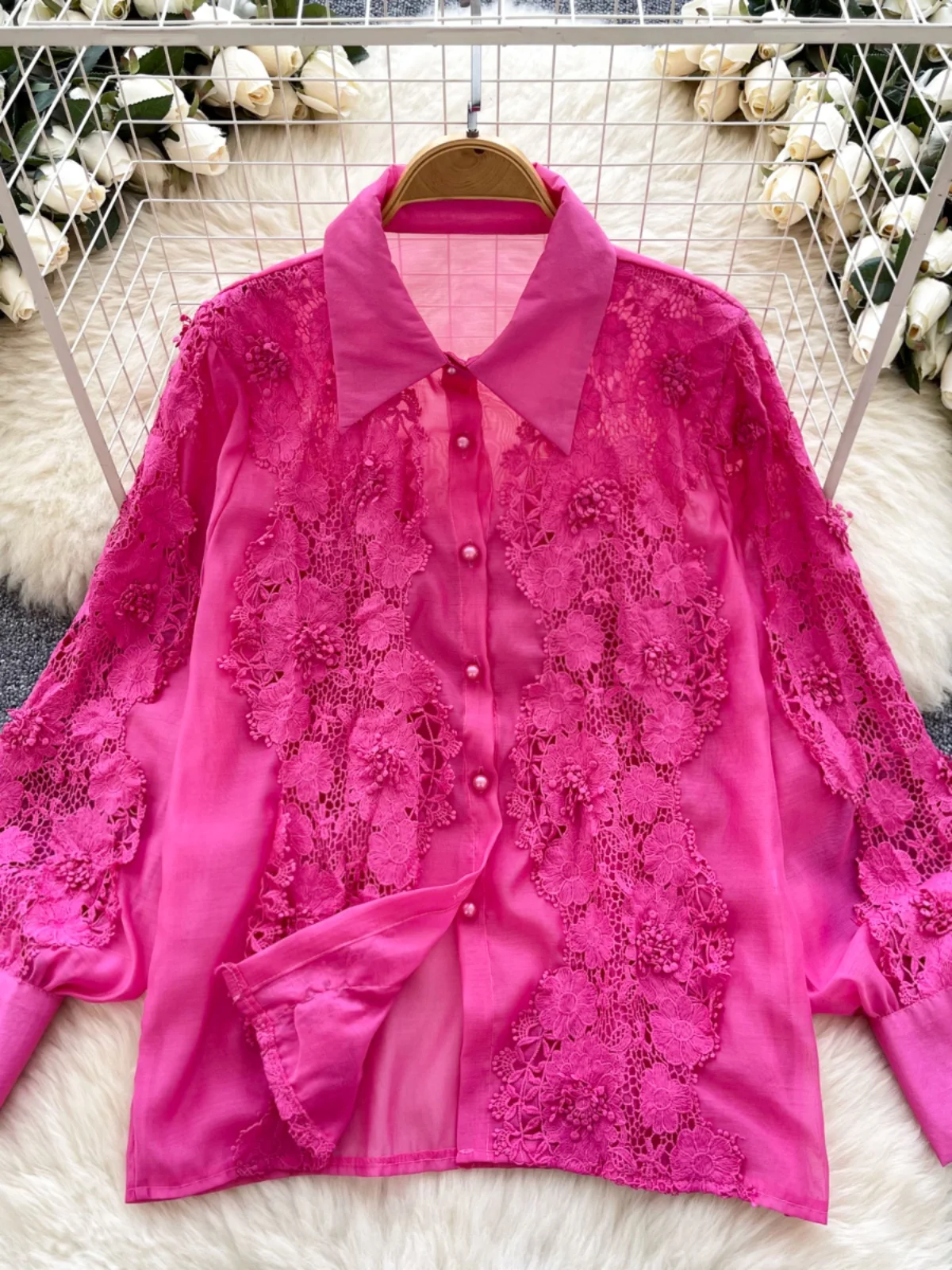 قميص نسائي أنيق بأكمام طويلة وياقة مطرزة مفرغة، تصميم خريفي عصري ضيق على الطراز الكوري، مناسب للعمل وفضفاض