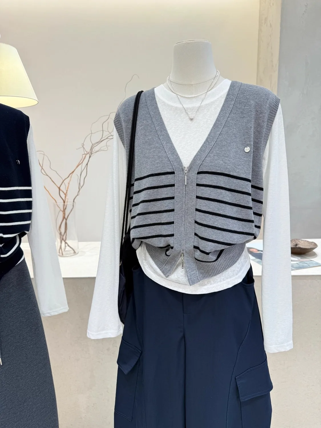 

plus Size 300 Pou Korean Striped V-Ne Vest Layered Long Sve T-irt Women's Autumn Knitted Svel Two-Piece Set Top