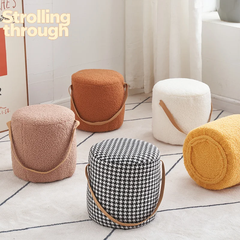 

Маленький круглый табурет MOMO из овечьего велюра, низкий табурет для дома, табурет для гостиной, табурет для дивана, табурет для кофейного столика, маленькая скамейка из массива дерева, простой современный дизайн