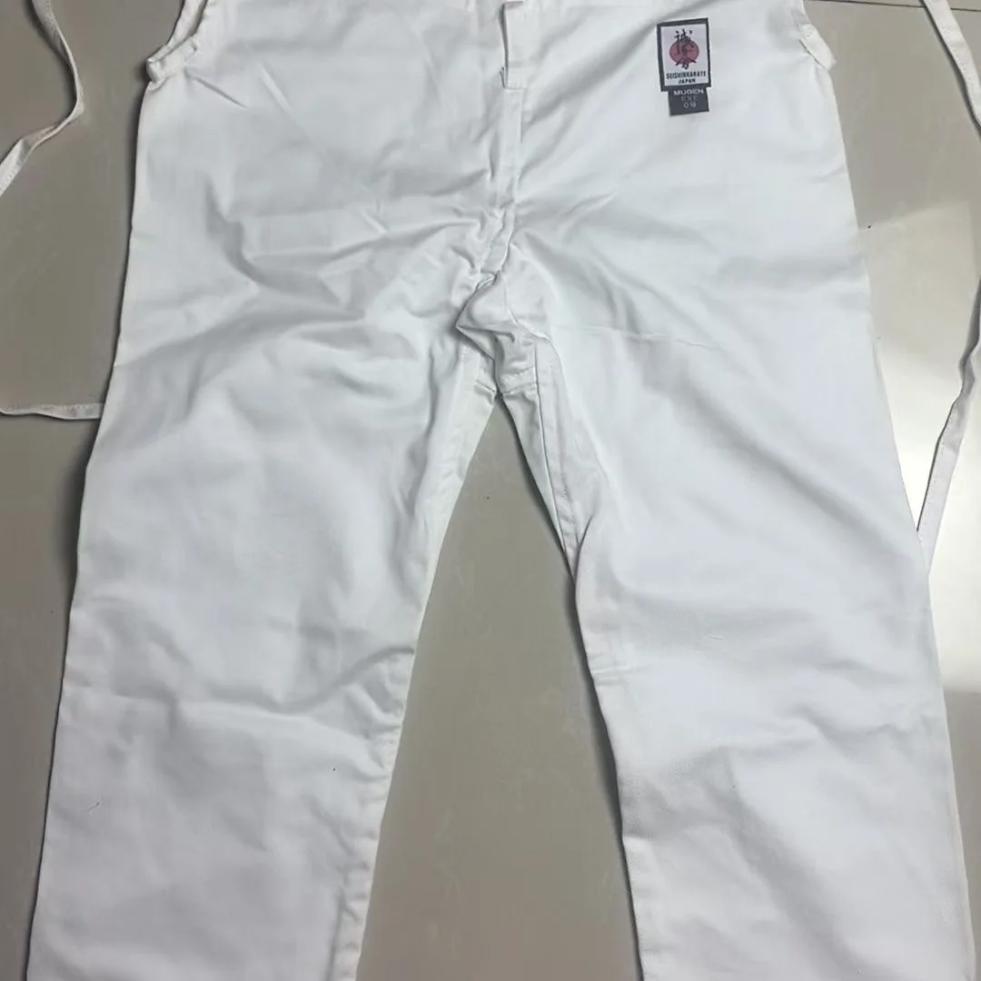 

Karate pants made of 100% cotton, suitable for sports wear and tear