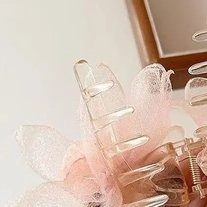 

French Luxury Red Rose Shark Clip 3D Flower Hair Claw With Anti-Slip Design Hair Claw For Thick/Thin Hair