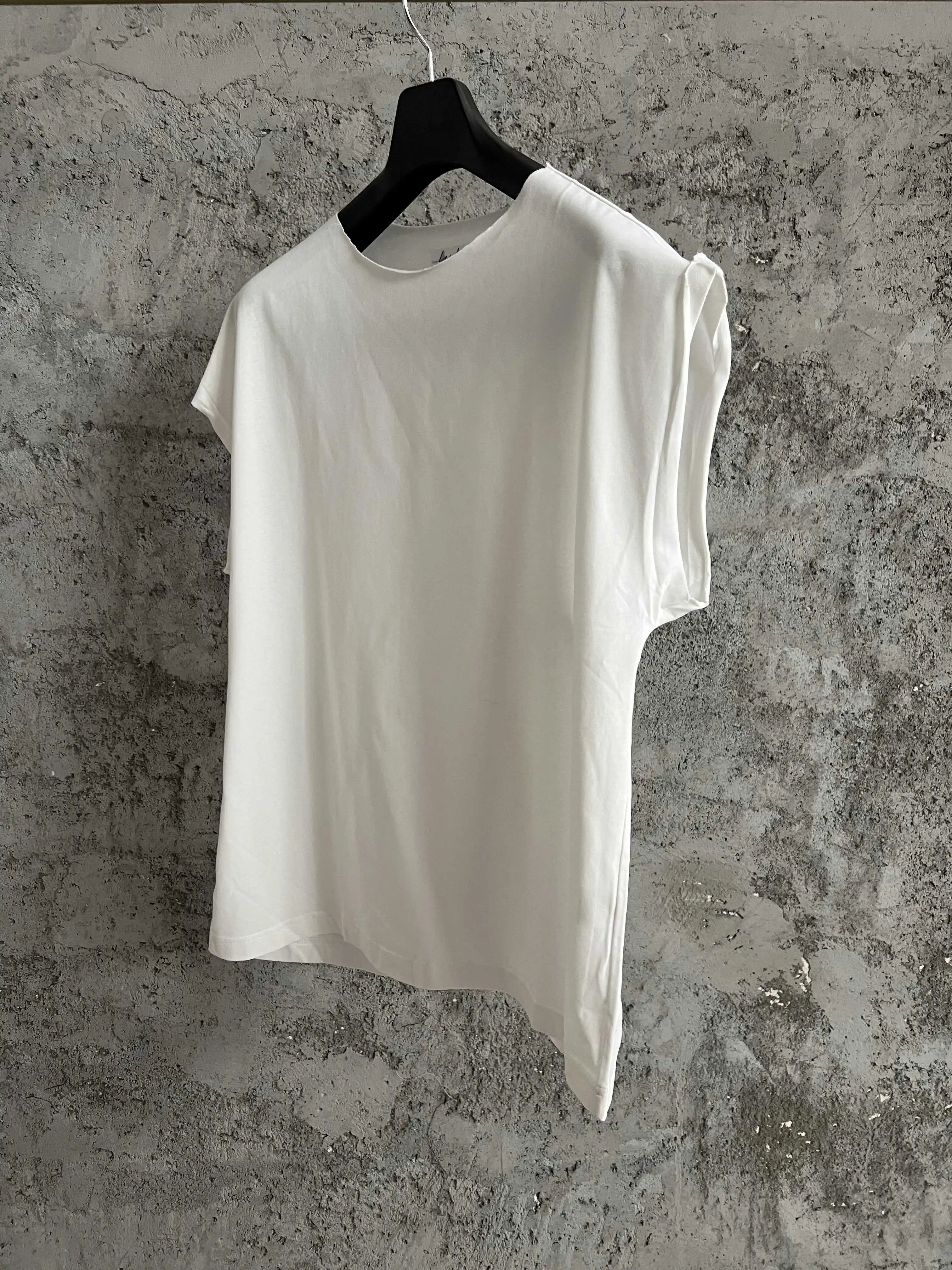 Original design of a Japanese organic cotton head sketch, white round-neck long-sleeved T-shirt hoodie