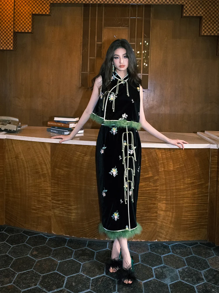 

IINHUII Wang Yuwen New Chinese Sle Early Autumn Sequin Embroidered Velvet Vest And Skirt Set Women's Original Design irt