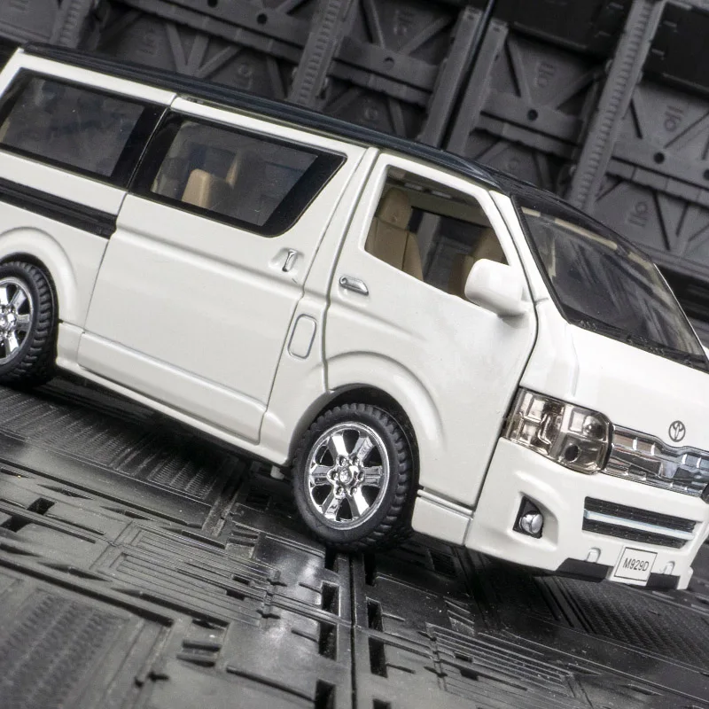1:32 Toyota Sea Lion commercial vehicle alloy car model ornaments collection acousto-optic pull back children's toys
