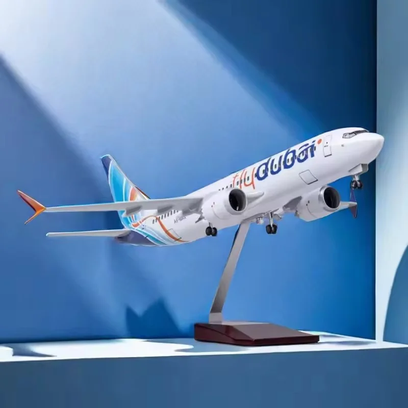 جديد 1/85 مقياس طائرة آسيوية B737 ماكس طائرة يطير دبي الخطوط الجوية الشرق الأوسط مع ضوء دييكاست طائرة لعبة مجسمة جمع