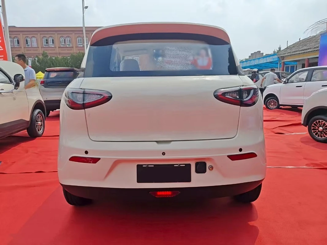 EV Electric Car 3500w 4-Door 5-Seater Sedan 5000w White Lithium  Electric Car