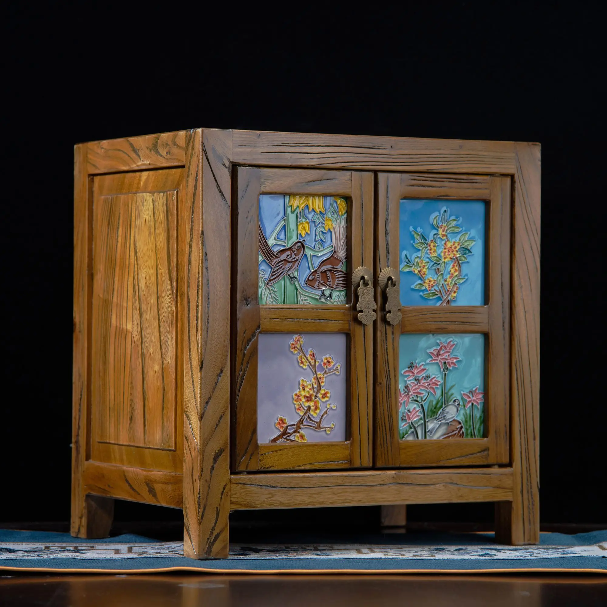 Three-dimensional relief hand-painted porcelain plate painting inlaid with new Chinese furniture storage