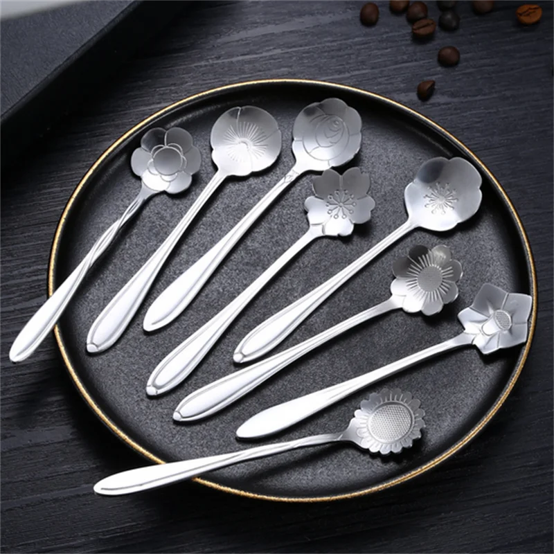 8Pcs/Set Flowers Design Gold Spoon Long Handle Dessert Tea Coffee Mixing Spoon Stainless Steel Vintage Teaspoons Drink Tableware