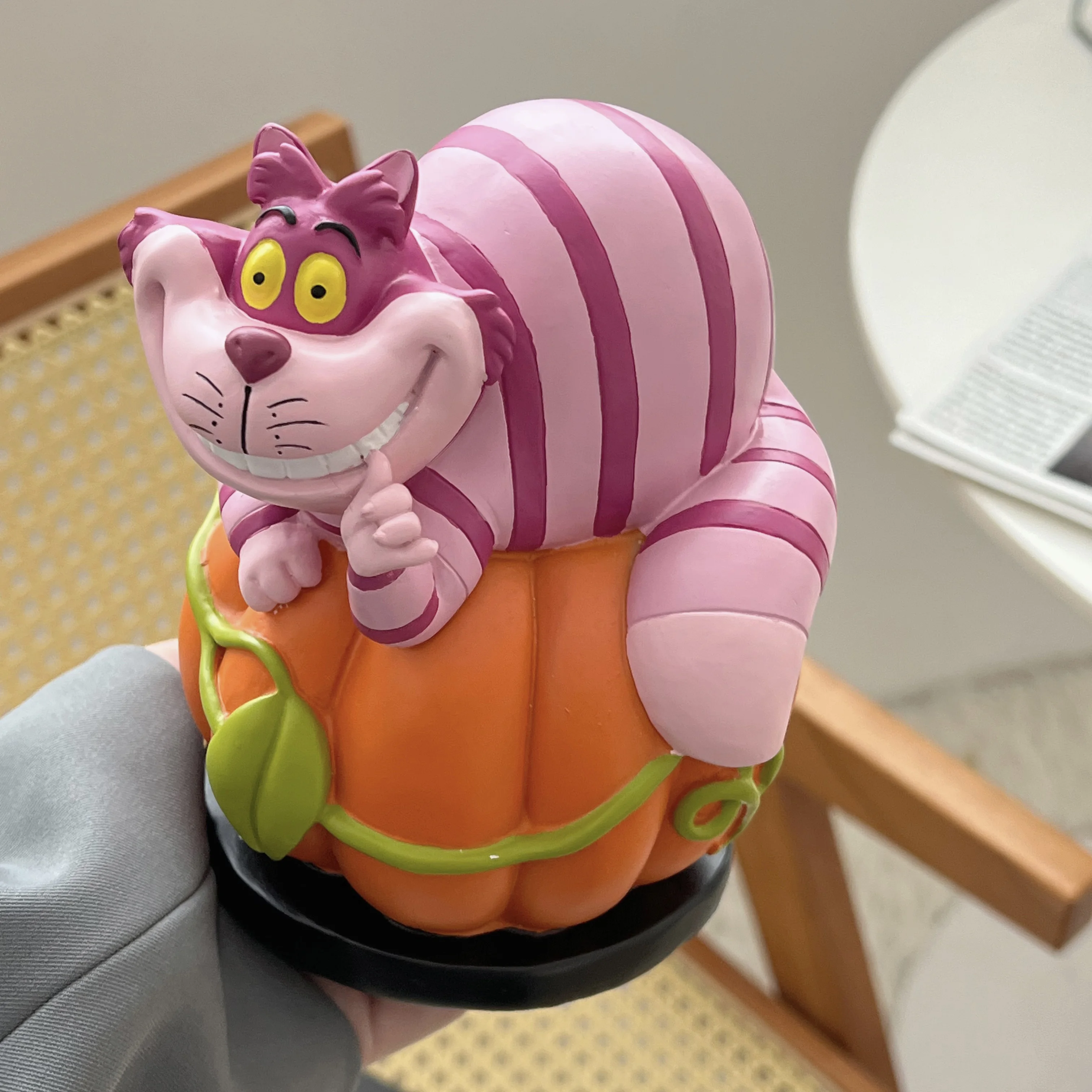 Alice in Wonderland Cheshire Cat Pumpkin Cat Figurine Resin Cartoon Crafts Home Fun Animal Ornament Decoration Birthday Gift