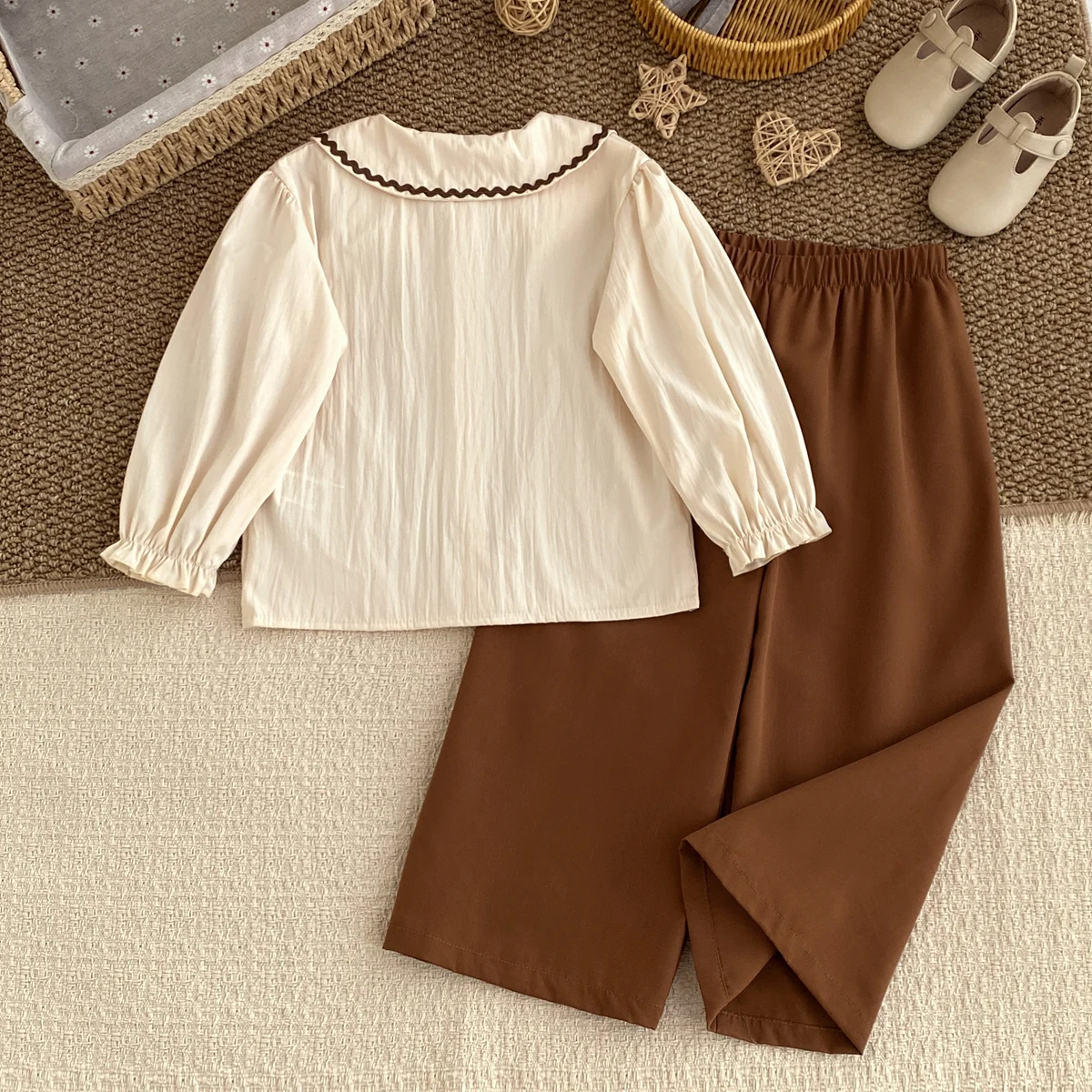 Koreanischer Mädchenanzug, Herbst, neues, süßes Cardigan-Oberteil mit Puppenkragen und langen Ärmeln, modische Hose mit weitem Bein, zweiteiliges Mädchen-Kleidungsset. – Detail 3