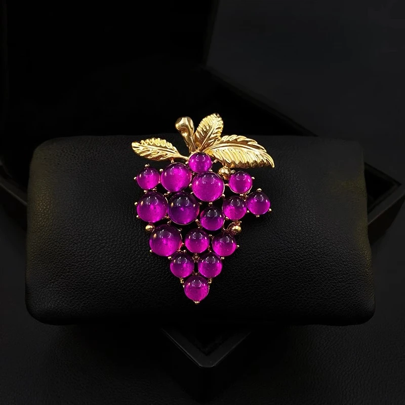 Vintage Grape Brooch for Women Purple Crystal Tone Large Lapel Pin Fruit Shape Luxury Coat Sweater Gift Chic Accessory 1238