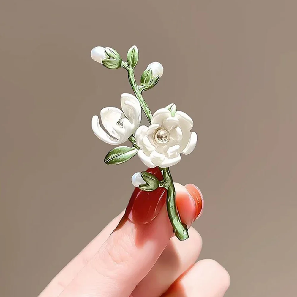 Enamel Plum Blossom Lapel Pins for Women Unisex Pearl Lily Magnolia Alba Flower Brooches Office Party Jewelry Accessories
