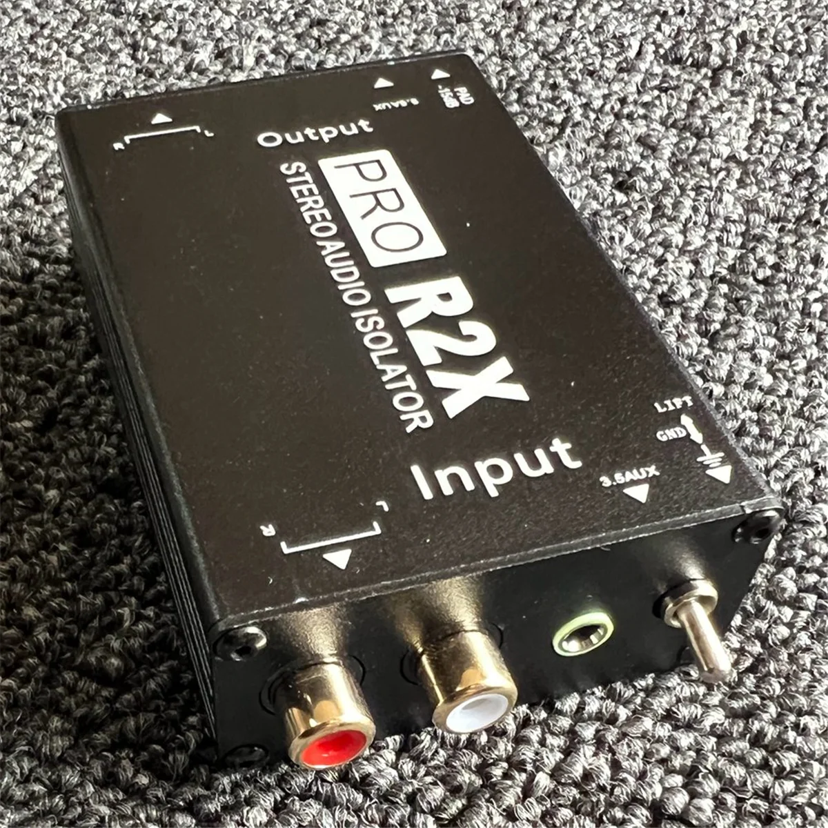 

3.5MM+RCA Audio Isolator Audio Current Acoustic Isolator Audio Noise Eliminator Common Ground Isolator Automobile ST