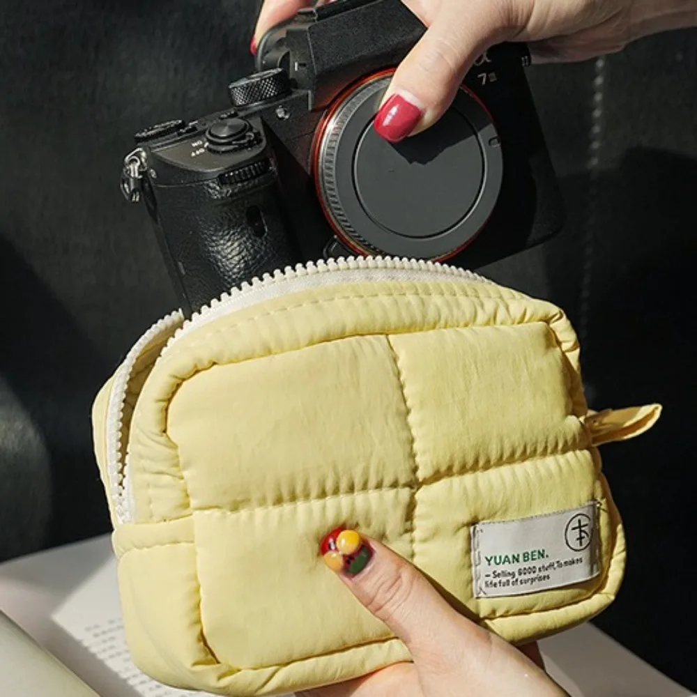 Valigia Borsa per trucco trapuntata Puffer Custodia per cosmetici in tinta unita Borsa morbida per riporre la cura della pelle di grande capacità Articoli da toeletta