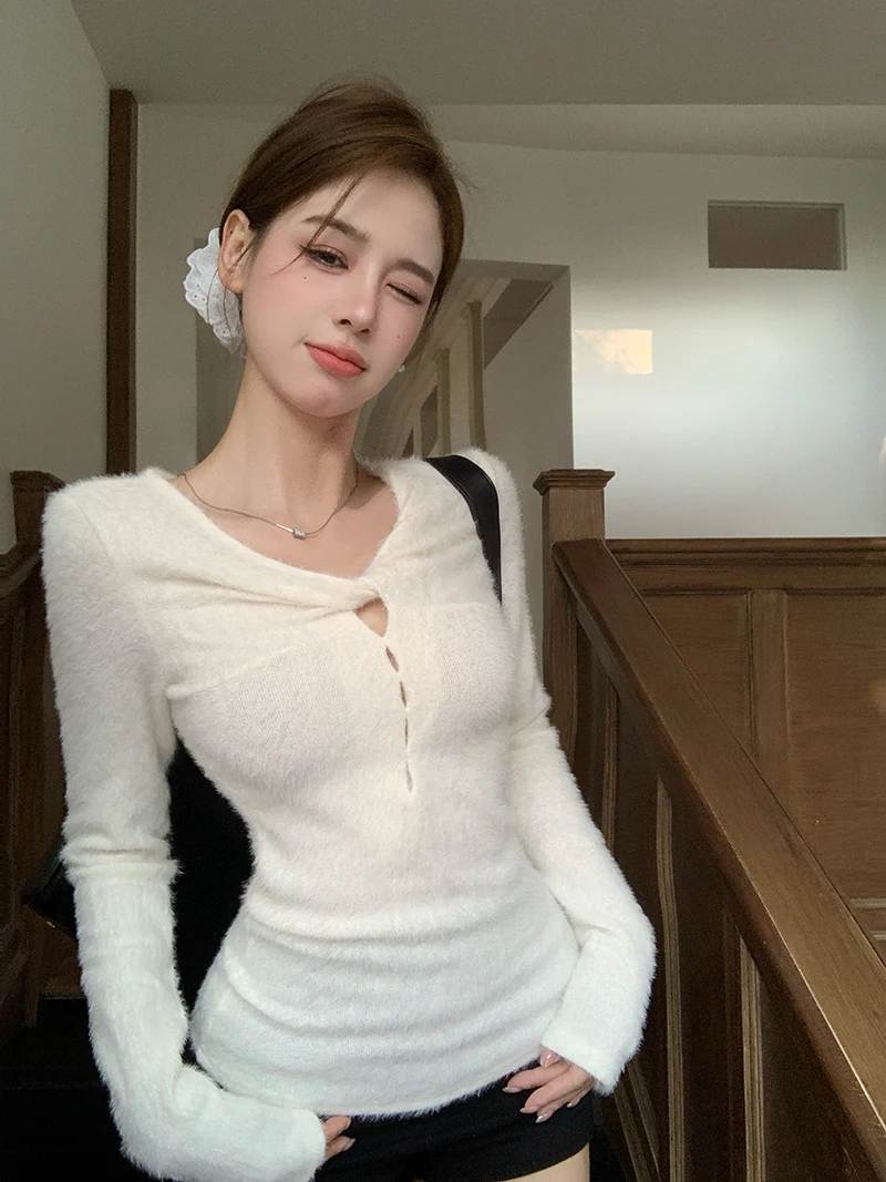 Elegant Plush Long Sleeve Knitted T-Shirt V-Neck Hollow out Slimming Women's Fashion Autumn Winter New Arrival Korean Sle