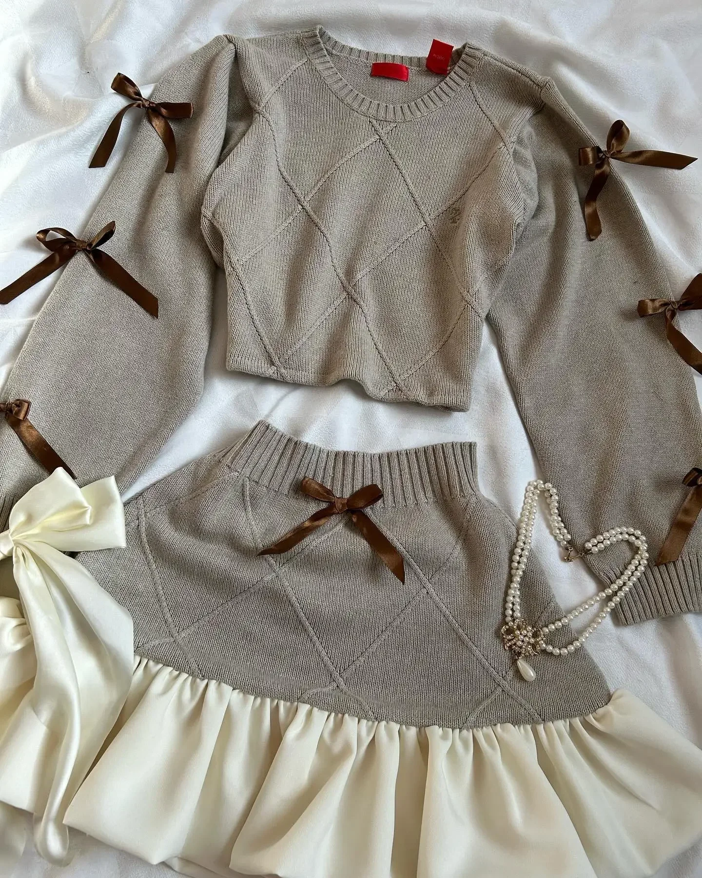 Y2K Knitted Splicing Short Skirt Two Piece Set Women Knitted Long Sleeved Sweater Cute Bow Mini Pleated Skirt Autumn Winter Suit