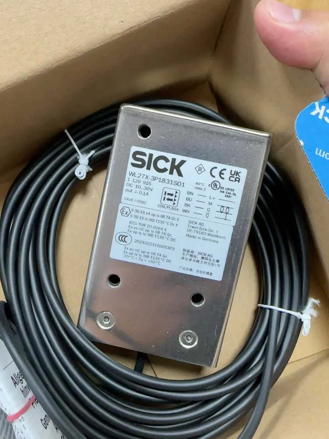 Sik WL27X-3P1831S01 is brand new and unused, the same size.in stock