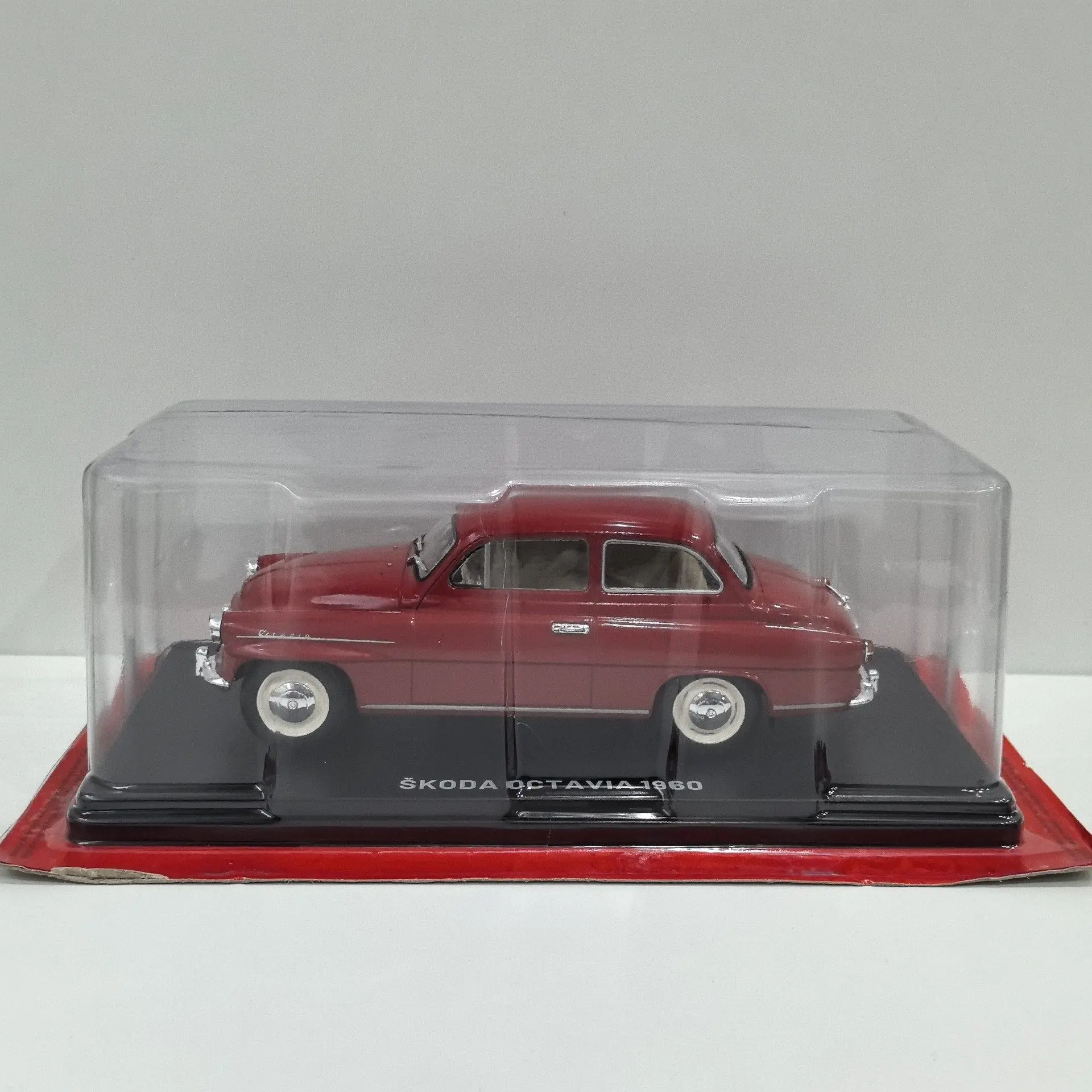 

Модель автомобиля IXO 1/24 Scale OCTAVIA 1960 W7 из литого металла