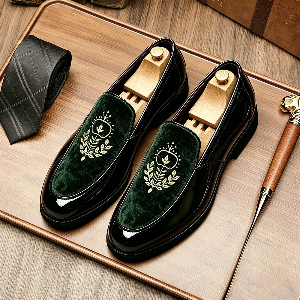 

New Designer Men Suede Leather Casual Shoes Fashion Embroidery Business Dress Shoes Pointed Toe Slip-on Loafers