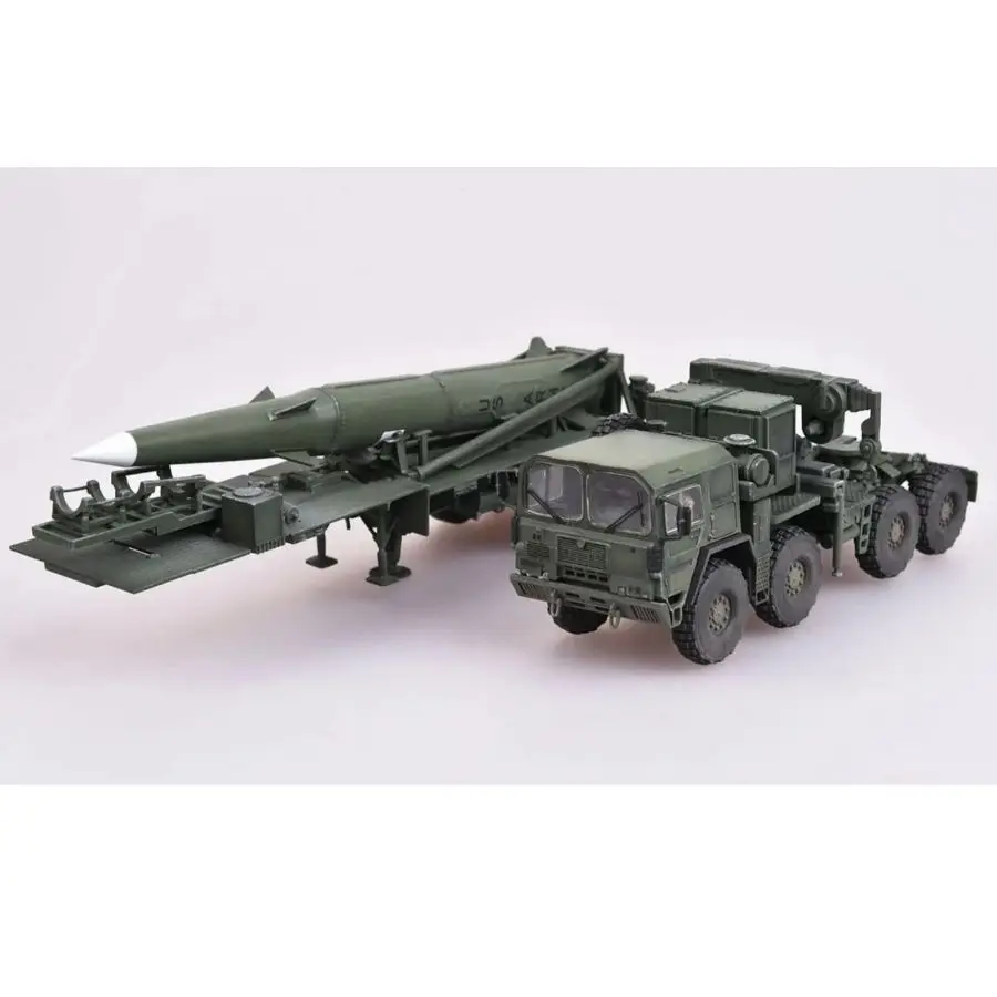 Model Collect 1/72 UA72084 NATO M1001 Man Tractor w/Pershing II Missile Launcher