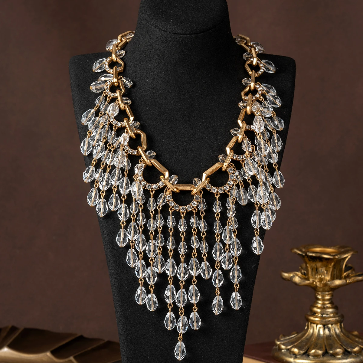 Vintage Second-Hand Necklace Made of Various Resin Beads in a Beach Style, an Accessory for Attending Banquets, Engagements, Concerts, and Vacations, a Gift for Women
